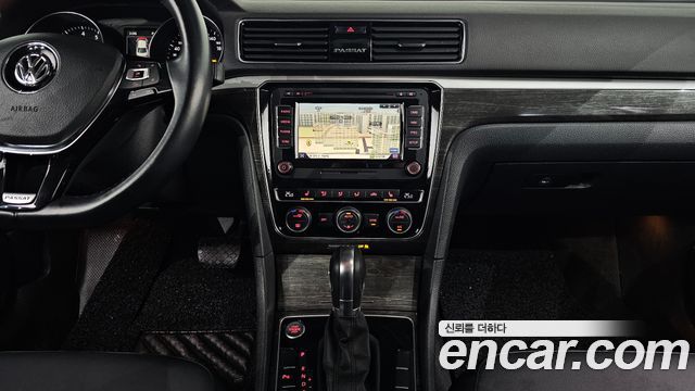 Volkswagen Passat 2018 — photo 20