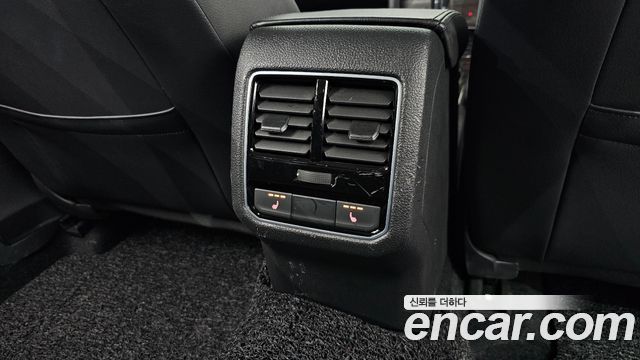 Volkswagen Passat 2018 — photo 24