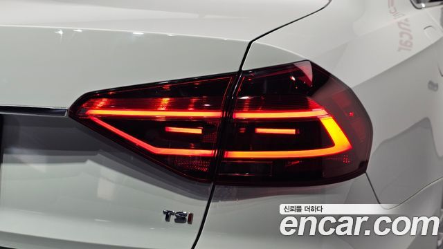 Volkswagen Passat 2018 — photo 9