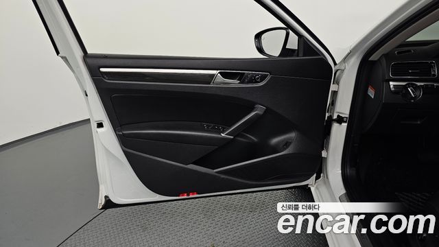 Volkswagen Passat 2018 — photo 14