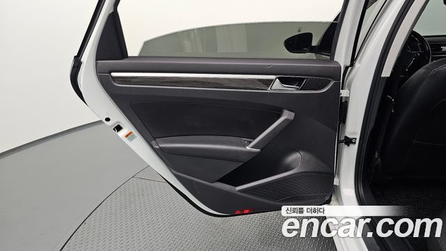 Volkswagen Passat 2018 — photo 15