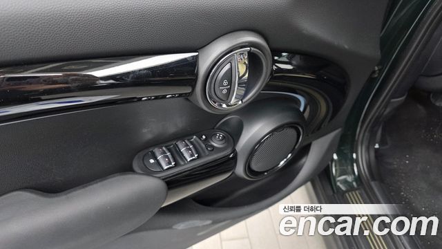 Mini Cooper 2023 — photo 20