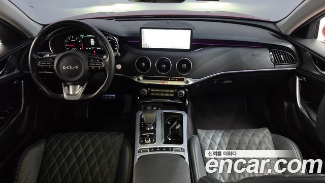 Kia Stinger 2023 — photo 10
