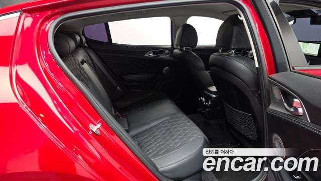 Kia Stinger 2023 — photo 17