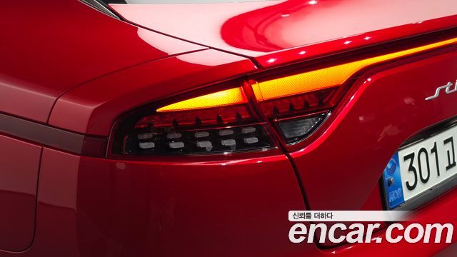 Kia Stinger 2023 — photo 9