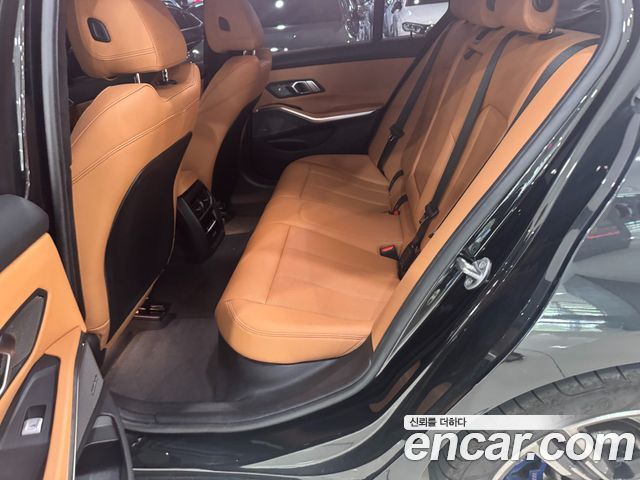 BMW 3-Series 2024 — photo 11