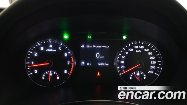 Kia K7 2018 — photo 11