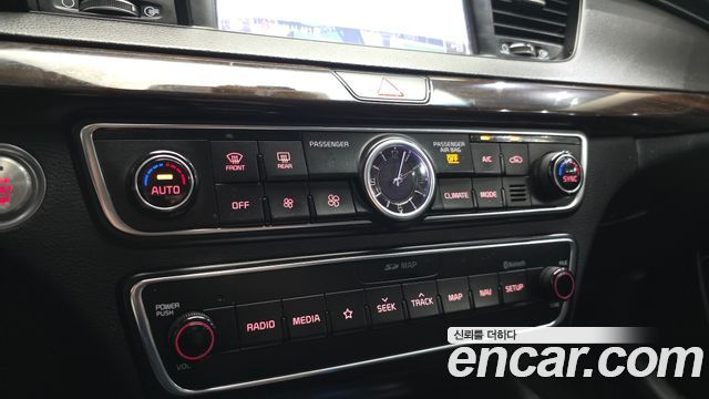 Kia K7 2018 — photo 29