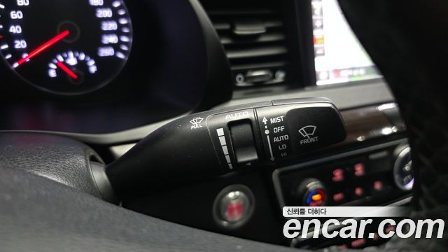 Kia K7 2018 — photo 31