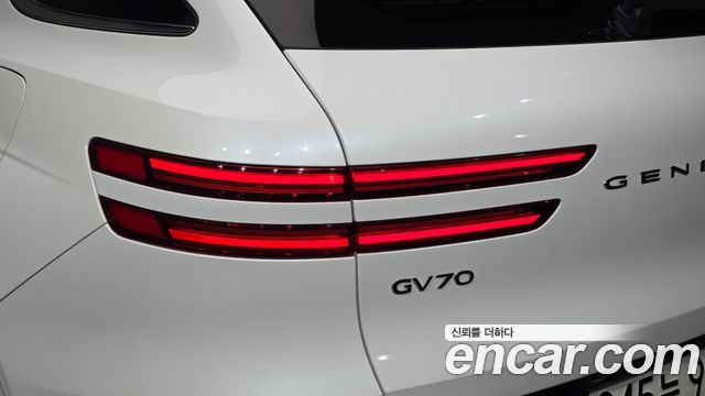 Genesis GV70 2025 — photo 9