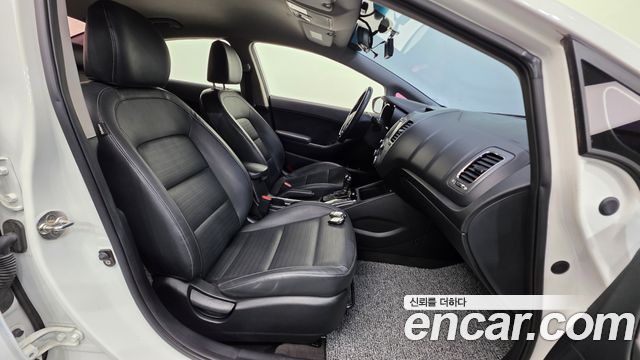 Kia K3 2018 — photo 10