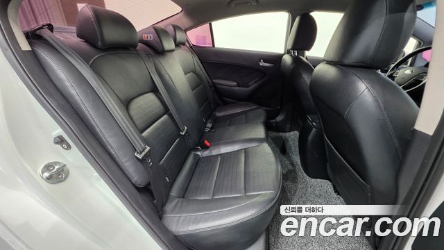 Kia K3 2018 — photo 20
