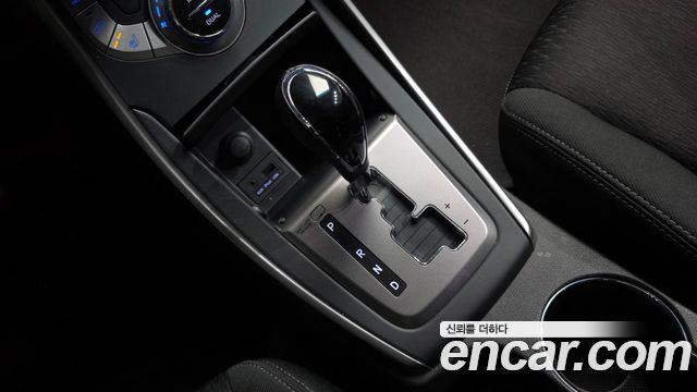 Hyundai AVANTE 2014 — photo 12