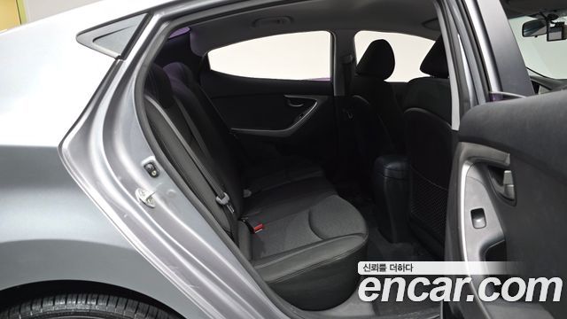 Hyundai AVANTE 2014 — photo 17