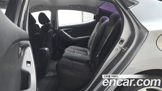 Hyundai AVANTE 2014 — photo 18
