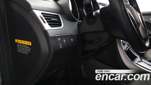 Hyundai AVANTE 2014 — photo 24