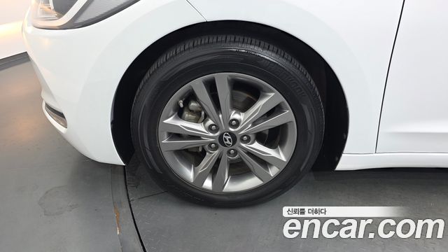 Hyundai AVANTE 2017 — photo 5