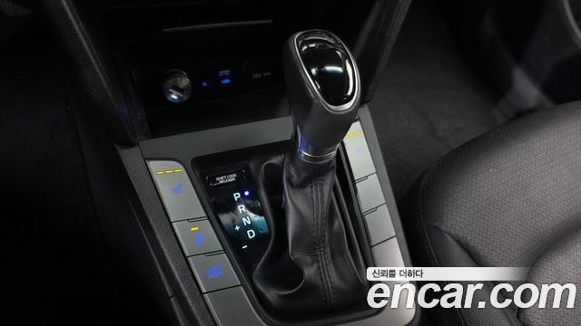 Hyundai AVANTE 2017 — photo 9