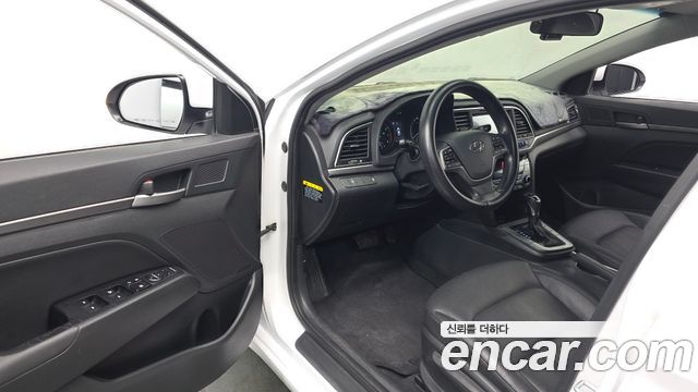 Hyundai AVANTE 2017 — photo 10