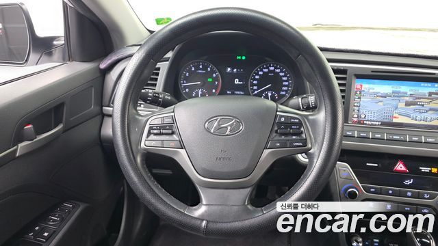 Hyundai AVANTE 2017 — photo 13