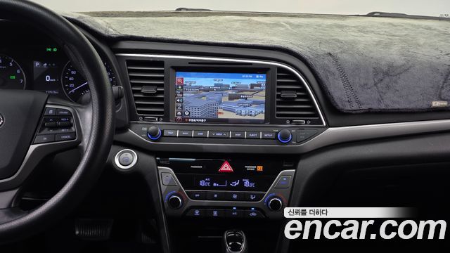 Hyundai AVANTE 2017 — photo 14