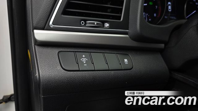 Hyundai AVANTE 2017 — photo 19