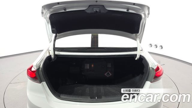 Hyundai AVANTE 2017 — photo 20