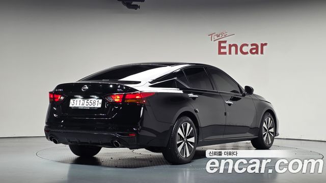Nissan Altima 2019 — photo 2
