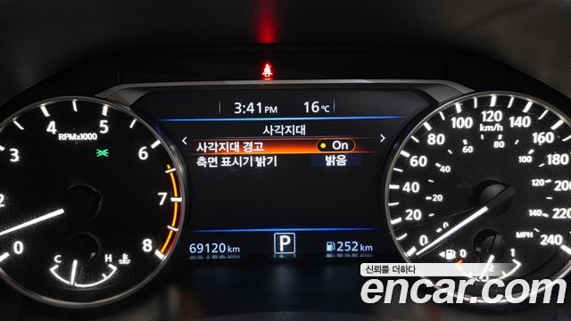 Nissan Altima 2019 — photo 22