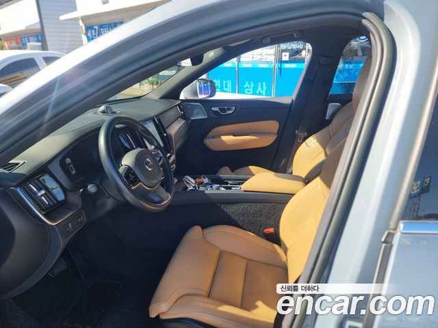 Volvo XC60 2022 — photo 9