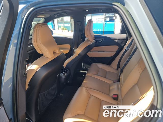 Volvo XC60 2022 — photo 10