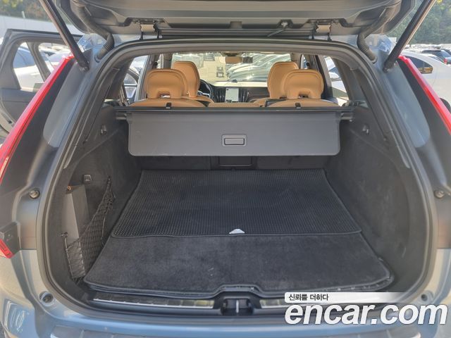 Volvo XC60 2022 — photo 11