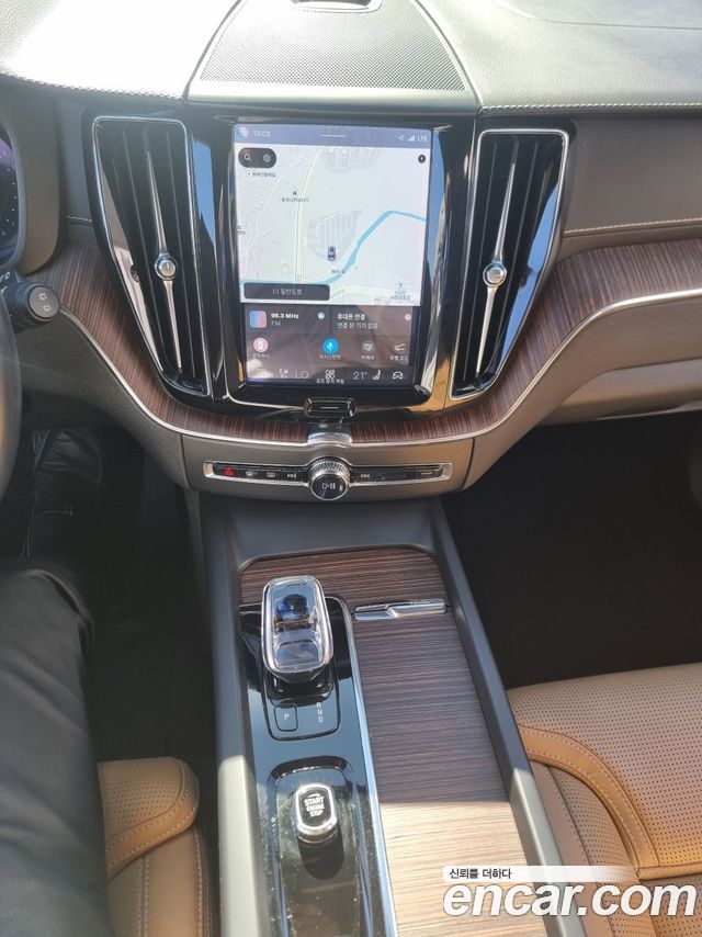 Volvo XC60 2022 — photo 17