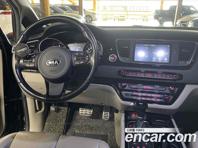 Kia Canival 2015 — photo 7