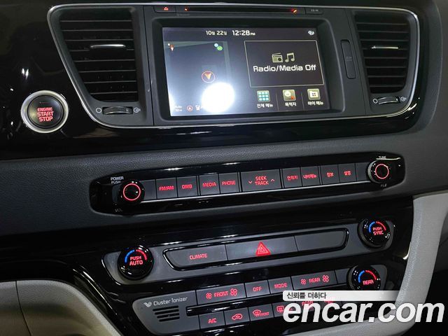 Kia Canival 2015 — photo 9