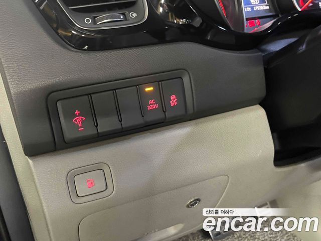 Kia Canival 2015 — photo 11