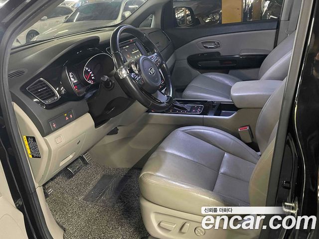 Kia Canival 2015 — photo 12