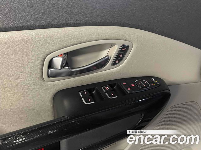 Kia Canival 2015 — photo 13