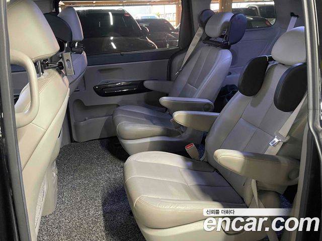 Kia Canival 2015 — photo 14