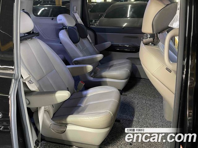 Kia Canival 2015 — photo 18
