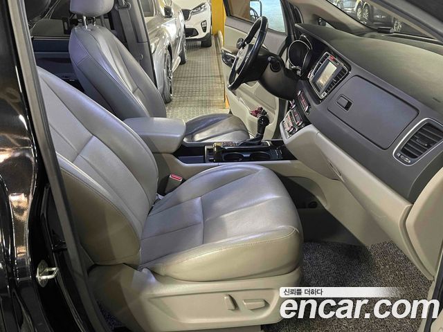 Kia Canival 2015 — photo 19