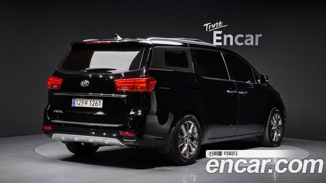 Kia Canival 2019 — photo 2