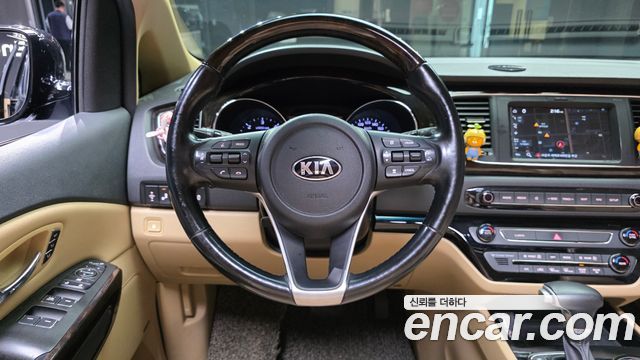 Kia Canival 2019 — photo 16