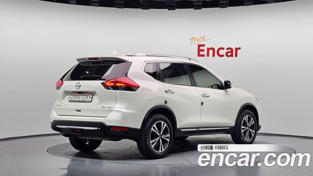Nissan X-Trail 2018 — photo 2