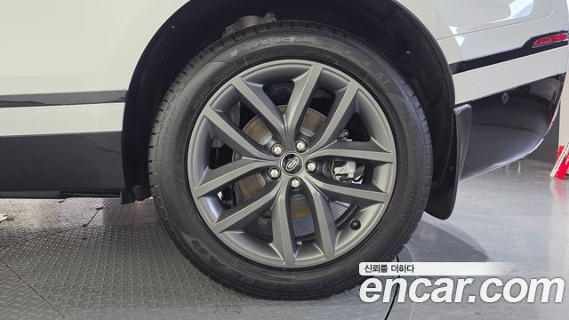 Land Rover Range Rover Velar 2026 — photo 8