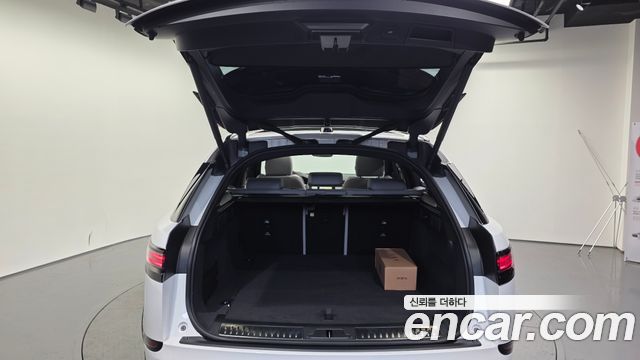 Land Rover Range Rover Velar 2026 — photo 10