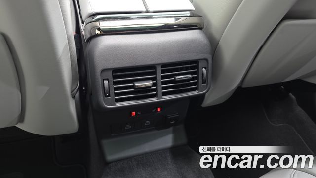 Land Rover Range Rover Velar 2026 — photo 18