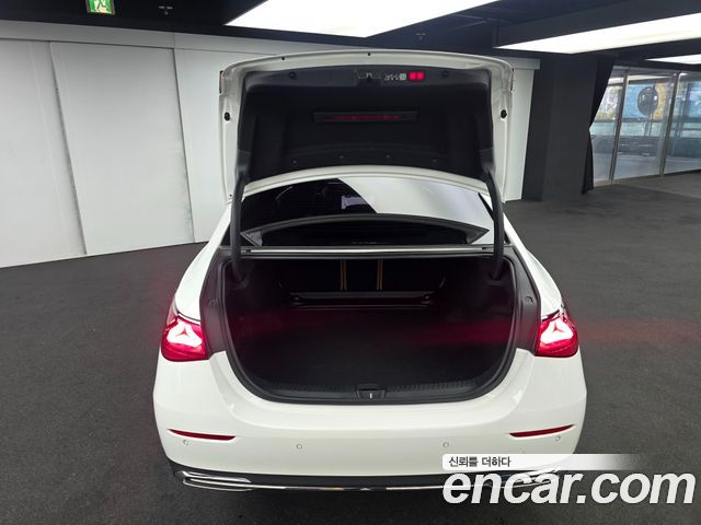 Mercedes-Benz E-Class 2026 — photo 17
