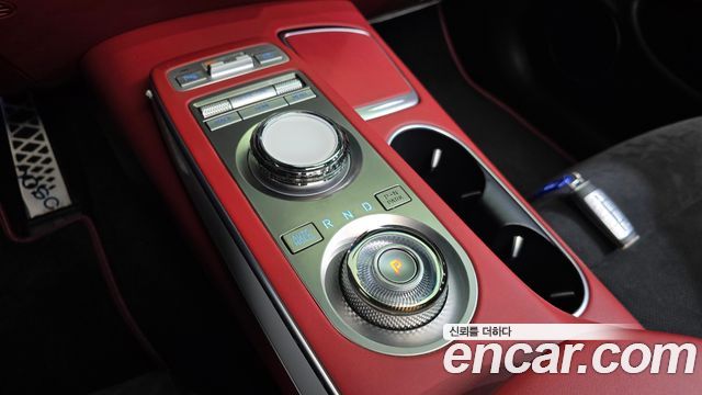 Genesis GV70 2022 — photo 12