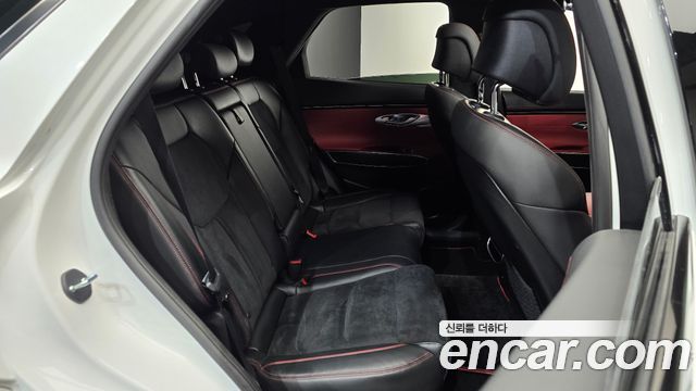 Genesis GV70 2022 — photo 17